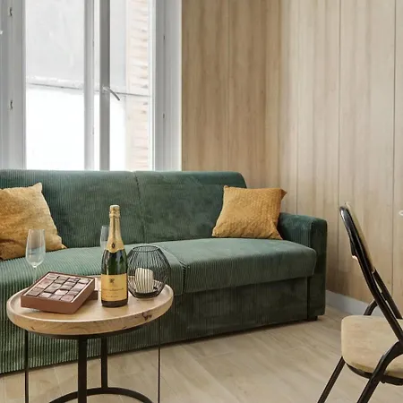 Apartment 343 Michau - Cozy Near Sacre-coeur Paris